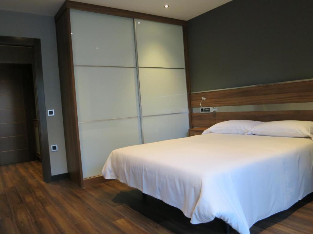 Apartamentos Clarin Oviedo Room photo